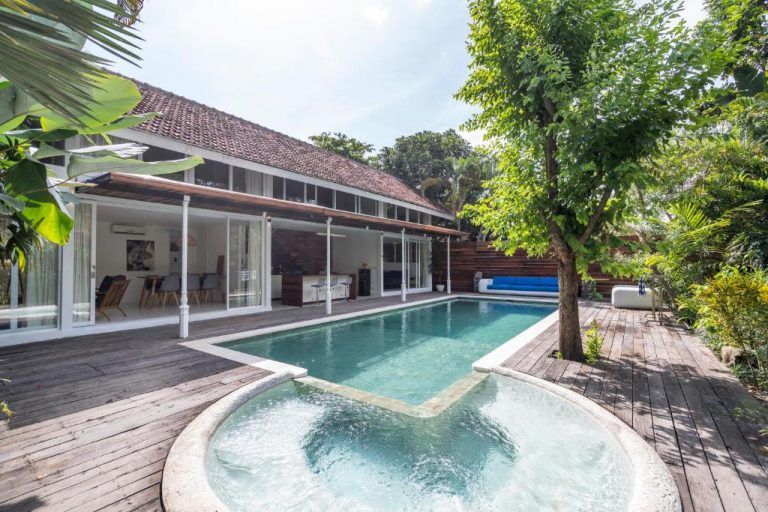 villa with pool in canggu